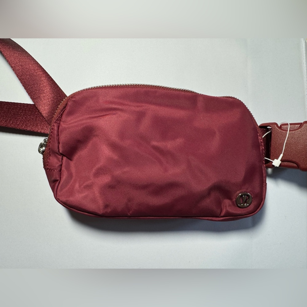 NWOT Lululemon Everywhere Belt Bag 1L Red Merlot Unisex - Picture 2 of 7